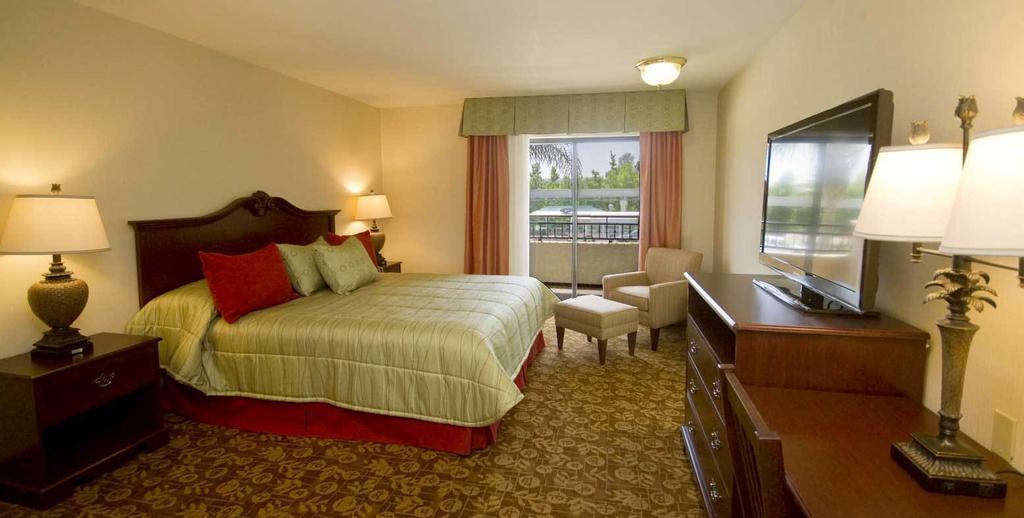 Tropicana Inn & Suites Анахайм Екстериор снимка