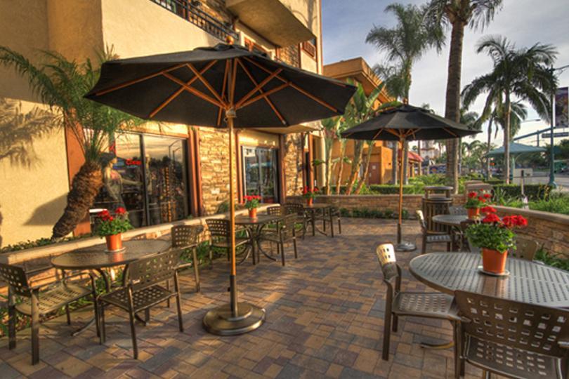 Tropicana Inn & Suites Анахайм Екстериор снимка