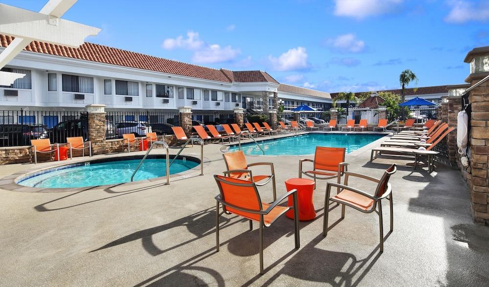 Tropicana Inn & Suites Анахайм Екстериор снимка