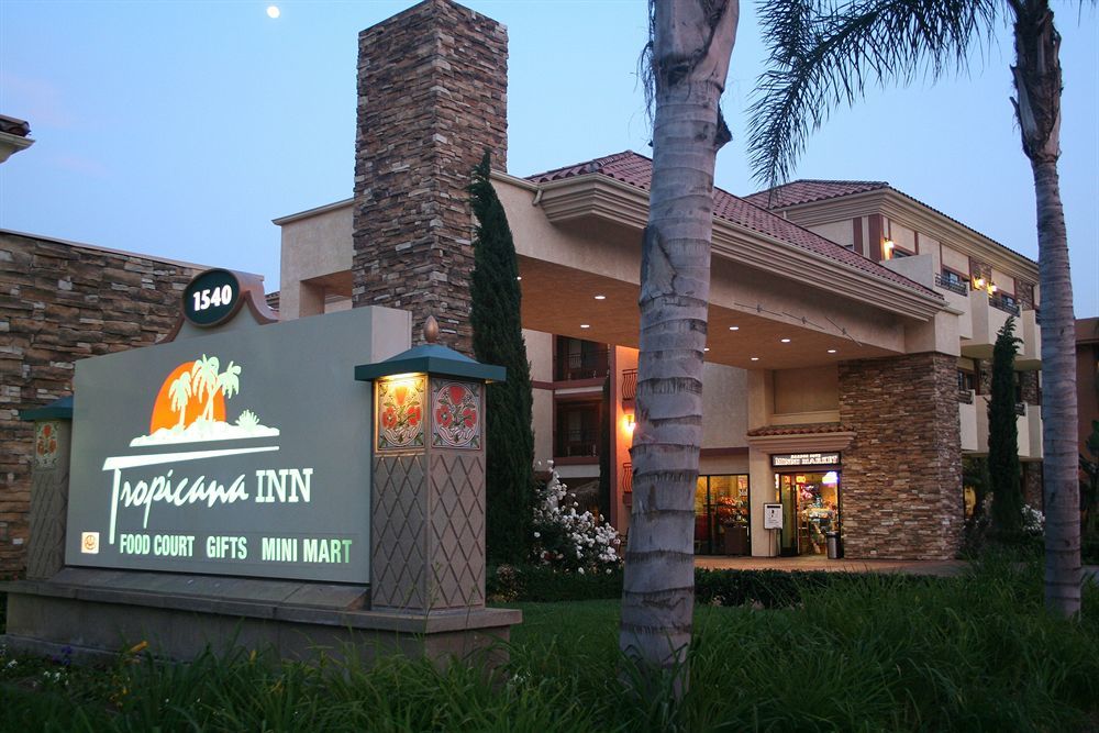 Tropicana Inn & Suites Анахайм Екстериор снимка