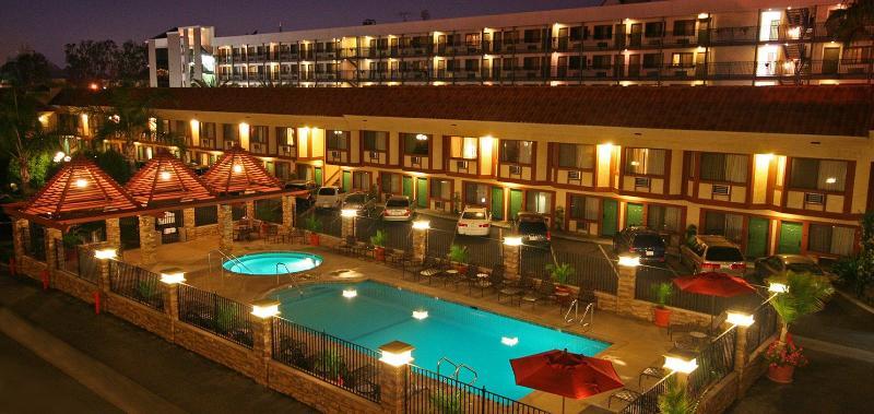 Tropicana Inn & Suites Анахайм Екстериор снимка
