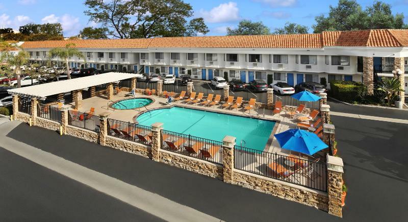 Tropicana Inn & Suites Анахайм Екстериор снимка